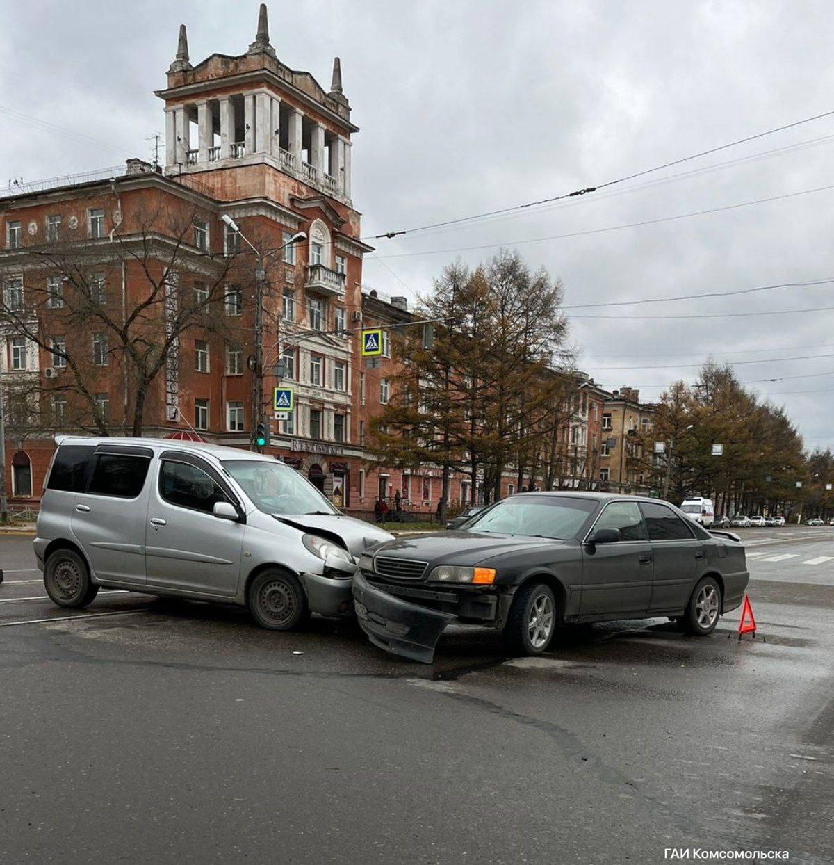 Водитель пострадал в ДТП в Комсомольске