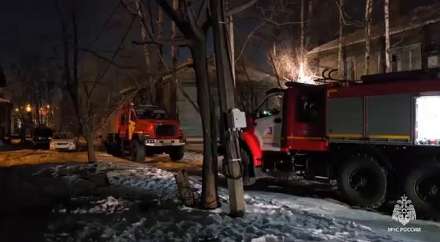 Барак загорелся в Хабаровске — спасли 4-х человек 