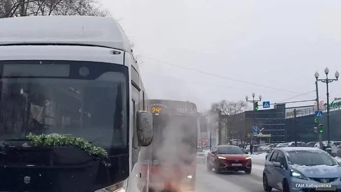 Два автобуса столкнулись в Хабаровске — пострадал подросток 