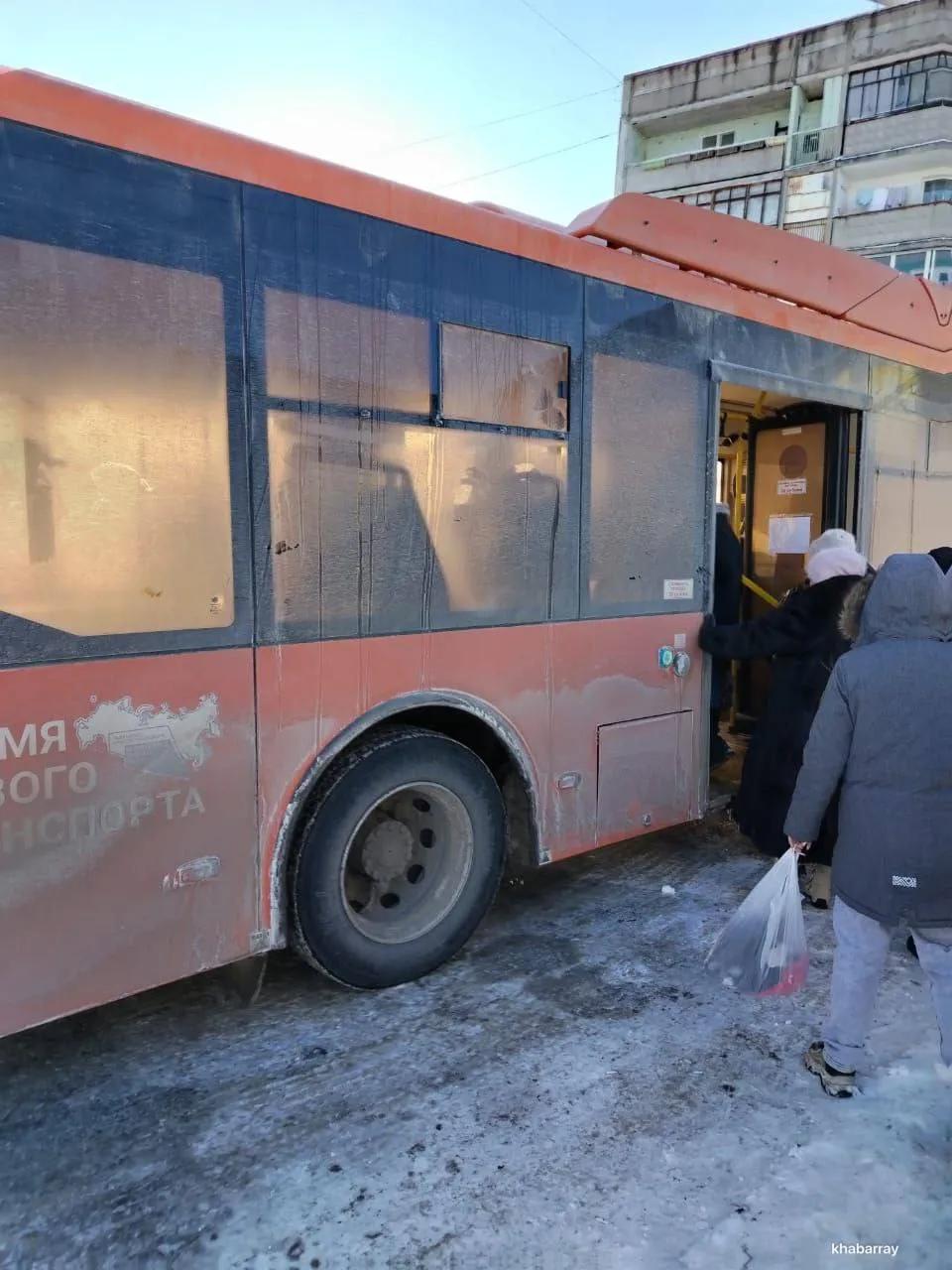 Младенец «работает» в автобусе в Хабаровске 